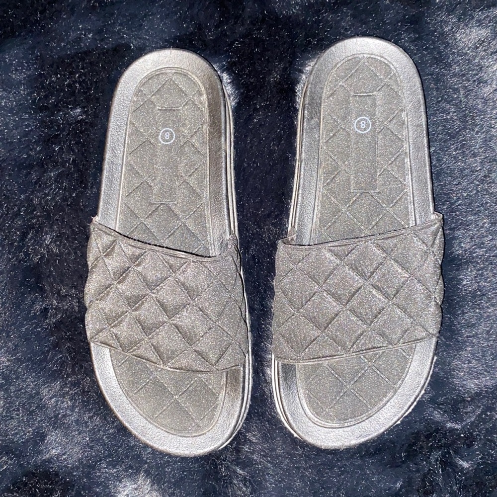 Women’s black summer slide